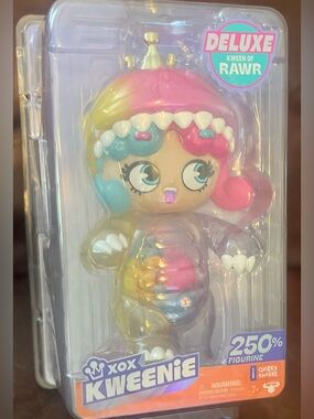 XOX KWEENIE Deluxe Kween of Rawr Figurine